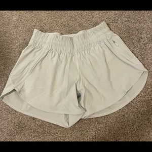Lulu 4” tracker shorts